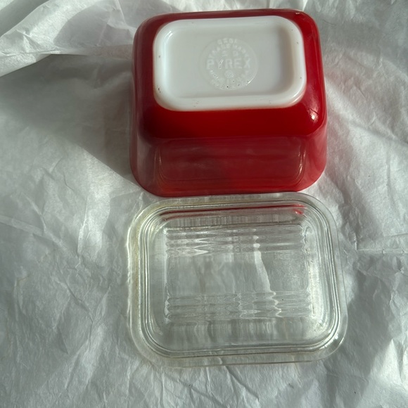 Really nice vintage  Pyrex Amish butterprint refrigerator dish 501 1 1/2cu… - Picture 9 of 16